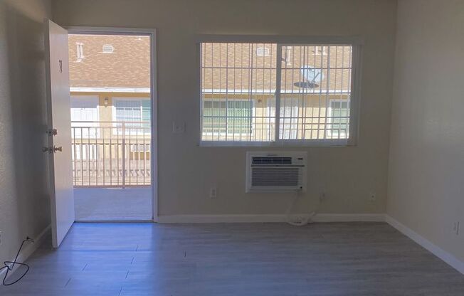 1 bed, 1 bath, 590 sqft, $1,195, Unit 30