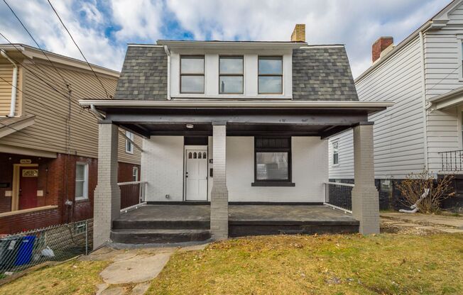 BEAUTIFUL 3 BEDROOM IN BEECHVIEW!!! AMAZING LOCATION AND STUNNING RENOVATIONS!