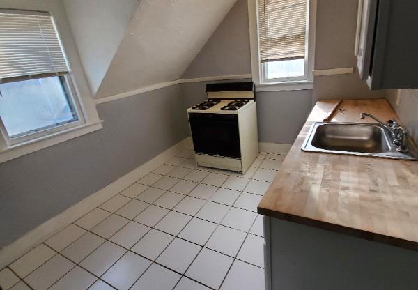 1334 W 95 ST