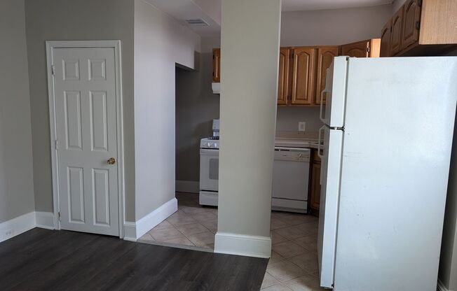 2 beds, 1 bath, $1,100