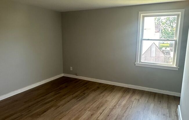 2 beds, 1 bath, $1,100