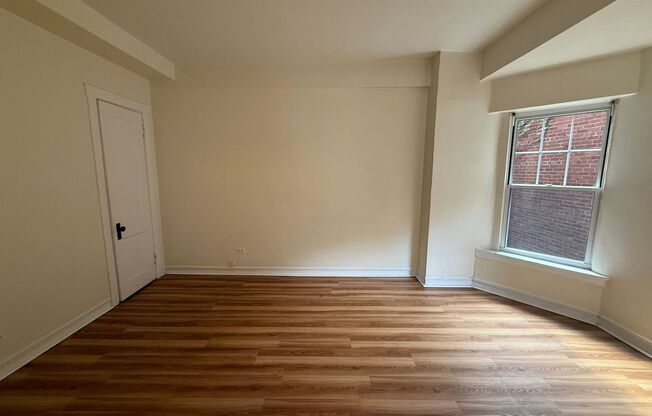 Studio, 1 bath, 295 sqft, $1,250, Unit Old King Edward 171