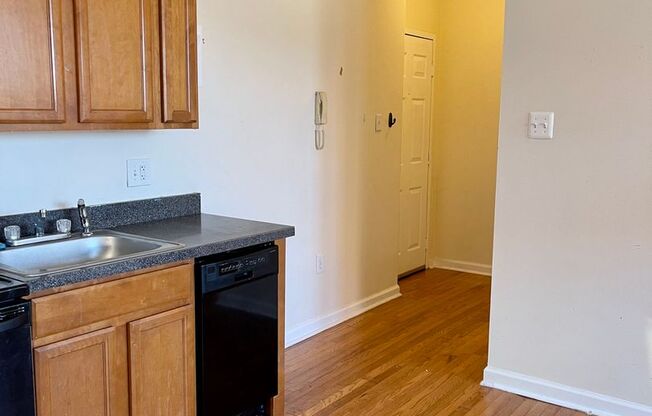 Studio, 1 bath, 380 sqft, $925, Unit 401