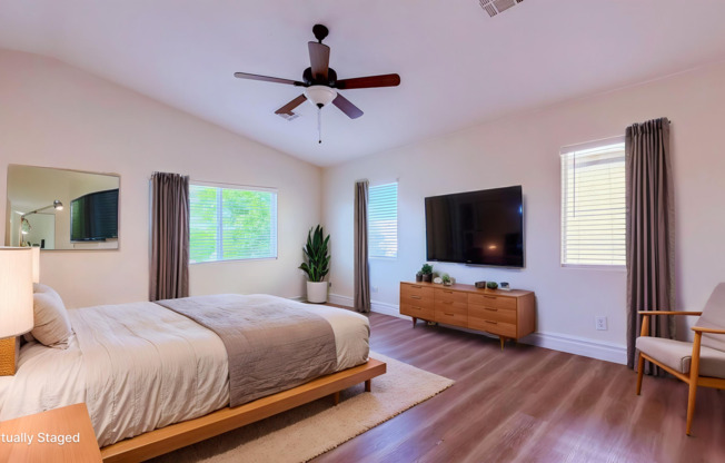 4 beds, 3 baths, $2,400
