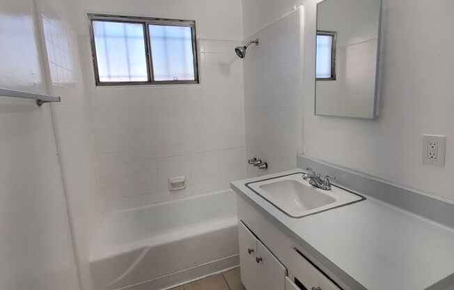 2 beds, 1 bath, $1,925, Unit 03