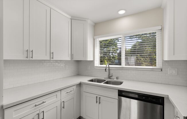 2 beds, 2 baths, 950 sqft, $2,500, Unit 202