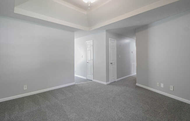 571 GARNET DR