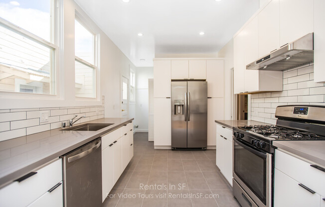 812 25 AVE