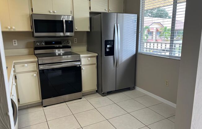 2 beds, 2 baths, $1,595, Unit Unit 408