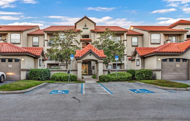 Immaculate 2-Bedroom Condo in Prime Location with Resort-Style Amenities!