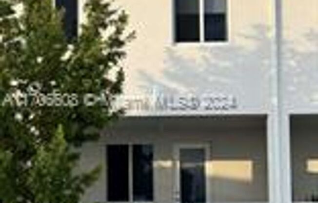 3 beds, 2 baths, $3,200, Unit 10270 NW 66th St appt 107 (A11706608)