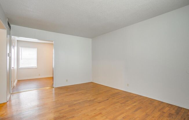 2 beds, 1 bath, 900 sqft, $1,195, Unit 3421 #B
