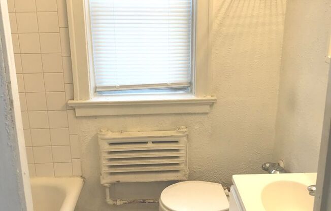 Studio, 1 bath, $725, Unit 02