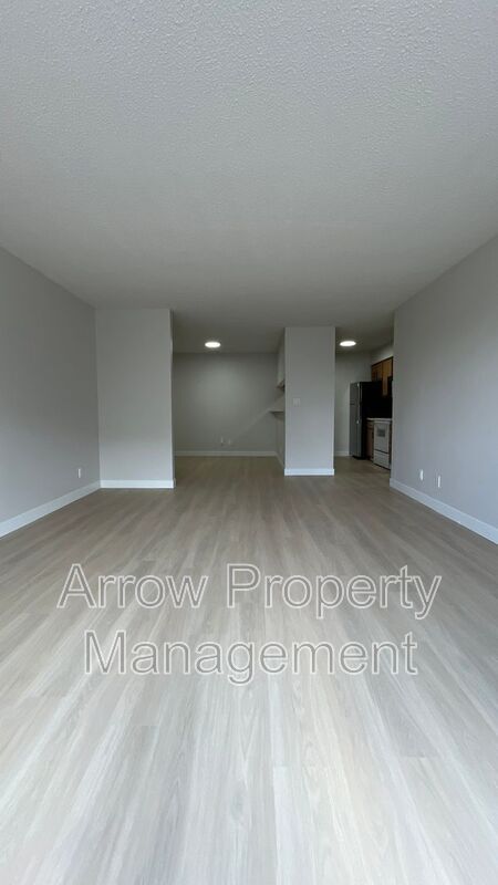 2334 N 44 ST