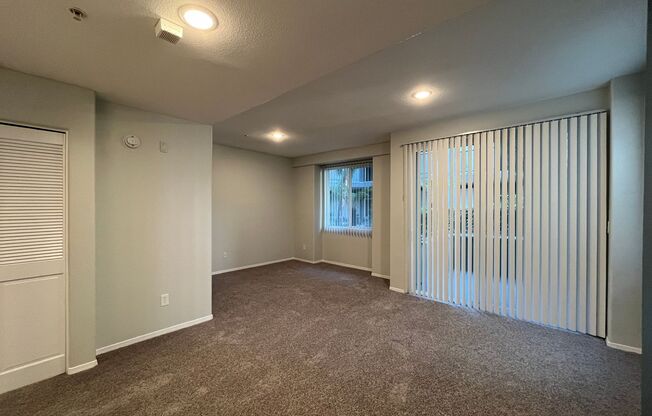 Studio, 1 bath, 700 sqft, $2,448, Unit 105