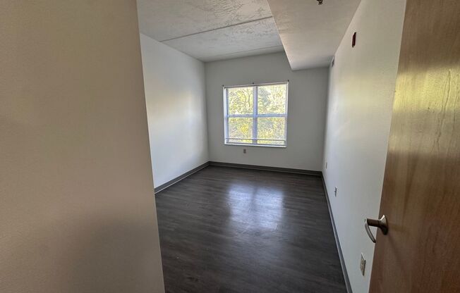 2 beds, 1 bath, 900 sqft, $1,700, Unit 204