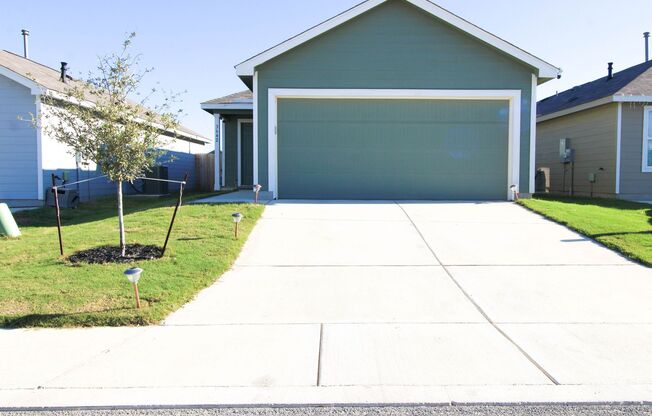 ************Move In Special- 2 WEEKS FREE!!!!************