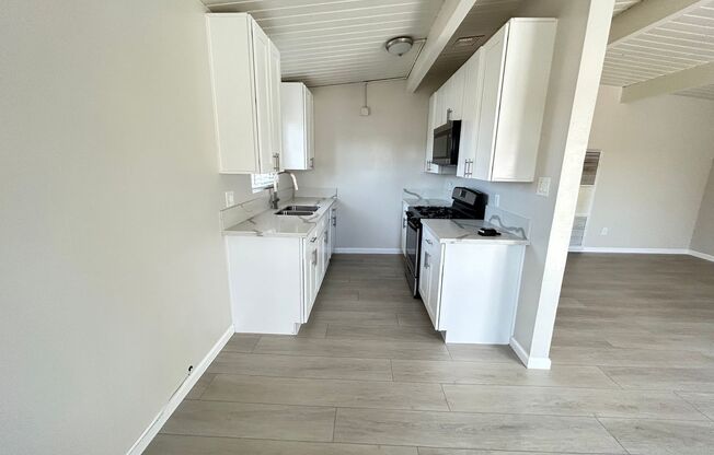 2 beds, 1 bath, 900 sqft, $2,650, Unit #15