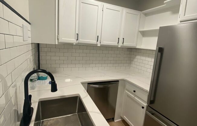 1 bed, 1 bath, 700 sqft, $2,350, Unit A05