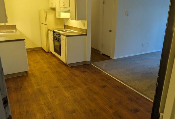 2 beds, 2 baths, 900 sqft, $1,525, Unit #24