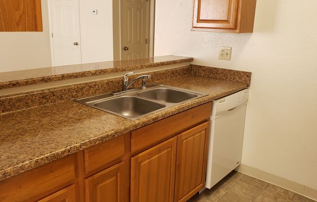 2 beds, 1 bath, 775 sqft, $1,300, Unit A1