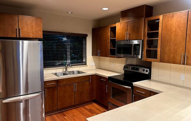 Charming North Beacon Hill 3 bed/2.5 bath with Parking! Available Now