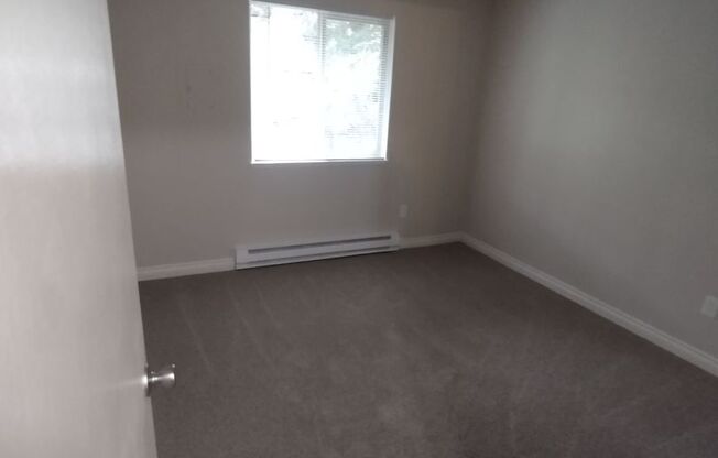 1 bed, 1 bath, 592 sqft, $1,350, Unit 004