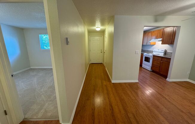 2 beds, 1 bath, 850 sqft, $1,600, Unit 44