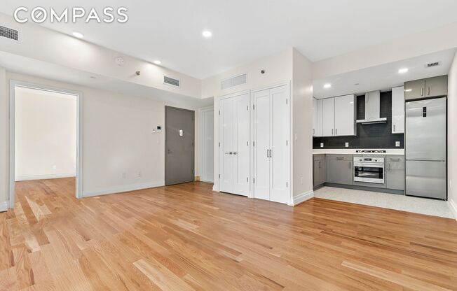 301 E 117 ST