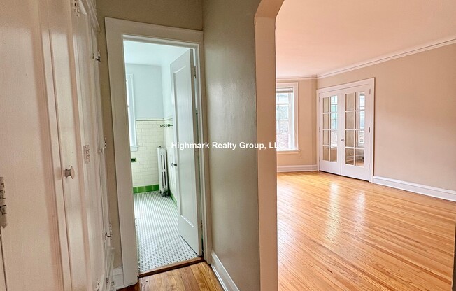 913 Elmwood Ave