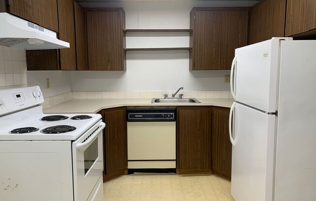 2 beds, 1 bath, $995, Unit #7