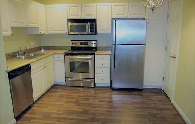 Gorgeous 1 bd Condo located in a prime location of Kent!