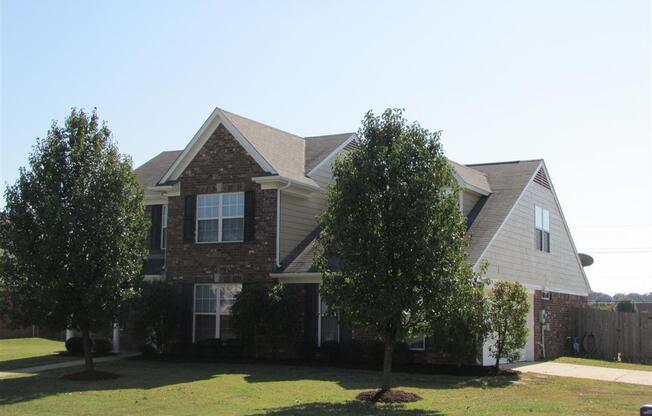 June 1st Move In! Southaven near Snowden Grove - 3 Bedrooms, 2 1/2 baths, Wood Privacy Fence