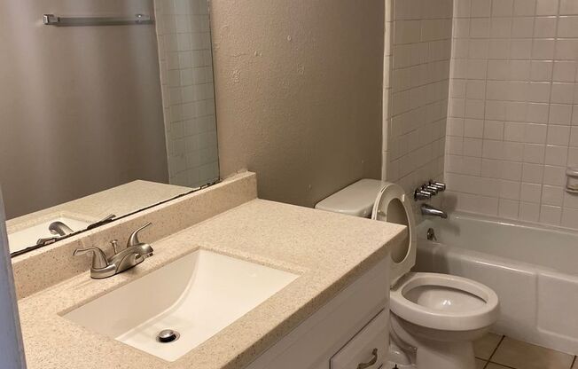 2 beds, 1 bath, 850 sqft, $900, Unit LP#45