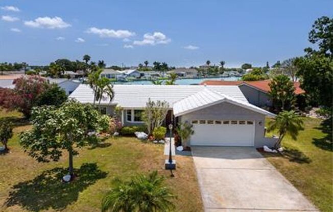 ✨ Spacious Waterfront Home on Isle of Capri – Treasure Island, Florida ✨