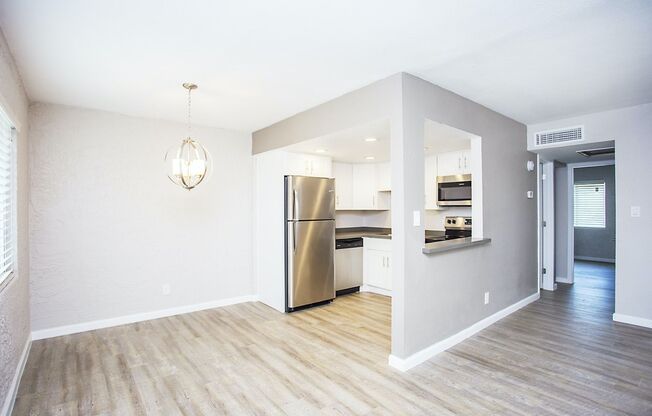 2 beds, 1 bath, 900 sqft, $1,390, Unit 25