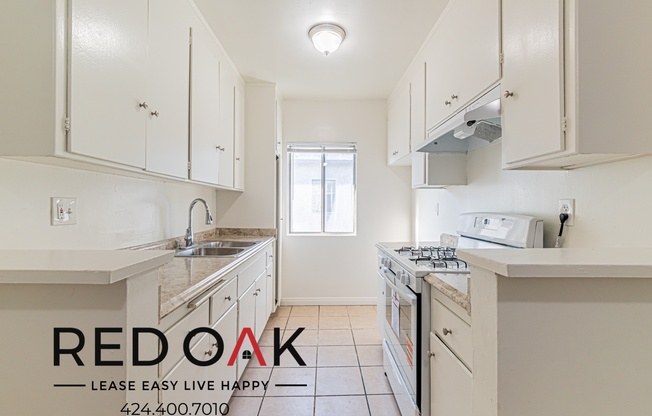 8337 CEDROS AVE