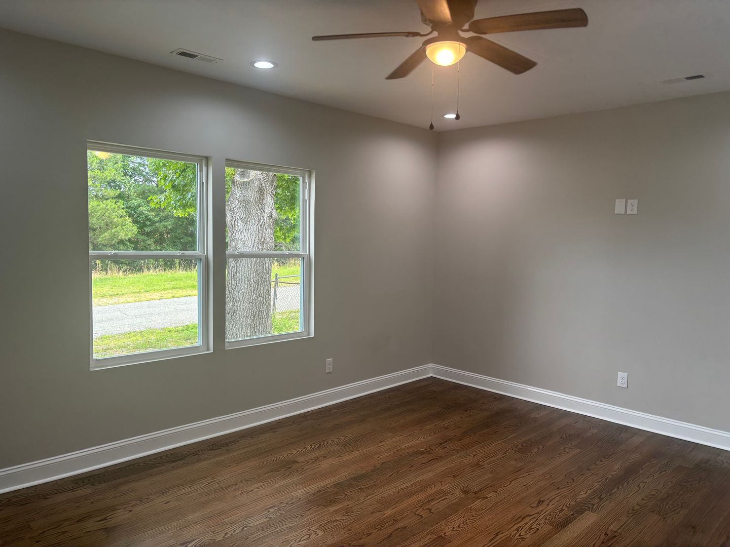 3 Bedroom 1 Bathroom Fully Renovated House - Lawn Care Included!