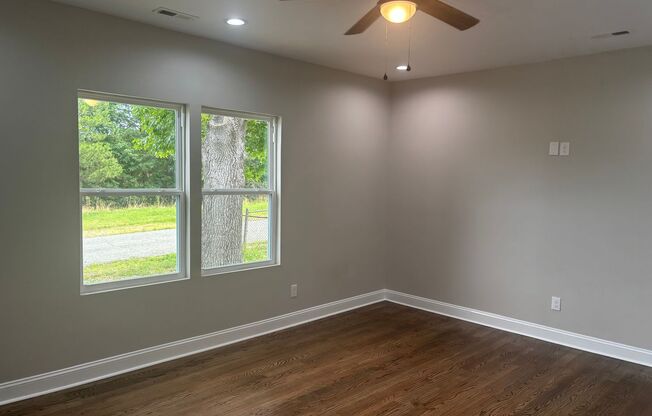 3 Bedroom 1 Bathroom Fully Renovated House - Lawn Care Included!
