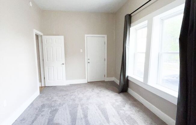 2 beds, 1 bath, $1,150, Unit Apt 1