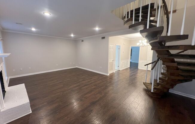 4 bedroom, 3 bathroom townhouse located in Baton Rouge, LA.