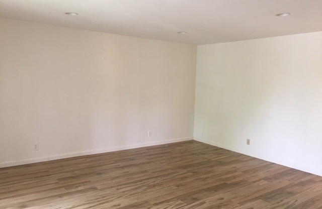 2 beds, 1 bath, 900 sqft, $2,500