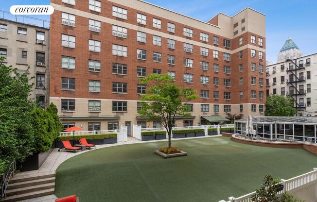 516 W 47 ST