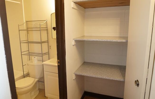 1 bed, 1 bath, $1,090, Unit 1F