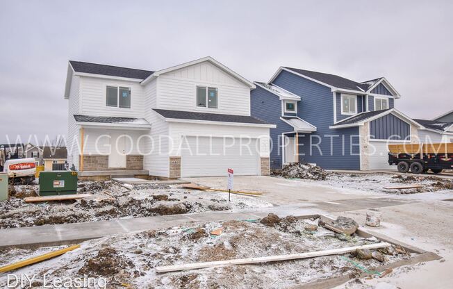 680 SE Mesa Dr