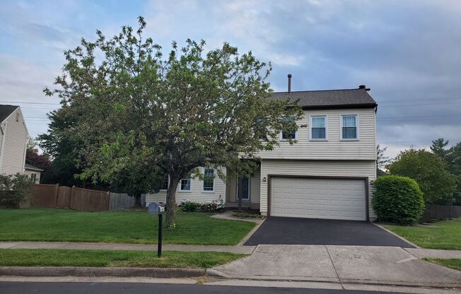 Spacious Home with Great Amenities minutes from NRO, Dulles