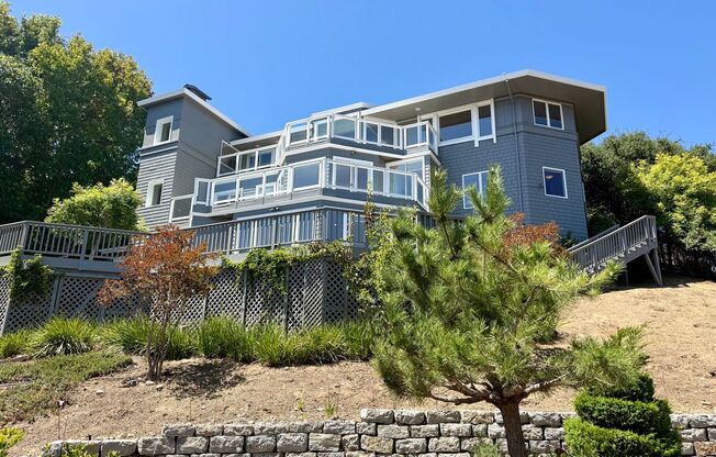 PANORAMIC BAY VIEW ESTATE IN PRESTIGIOUS TIBURON
