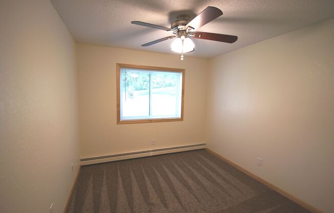 2 beds, 2 baths, 915 sqft, $1,725, Unit 220