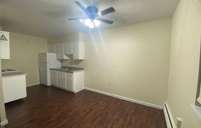 1 bed, 1 bath, 601 sqft, $1,050, Unit D02