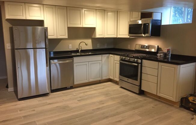 2 beds, 1 bath, 1,171 sqft, $1,475, Unit B